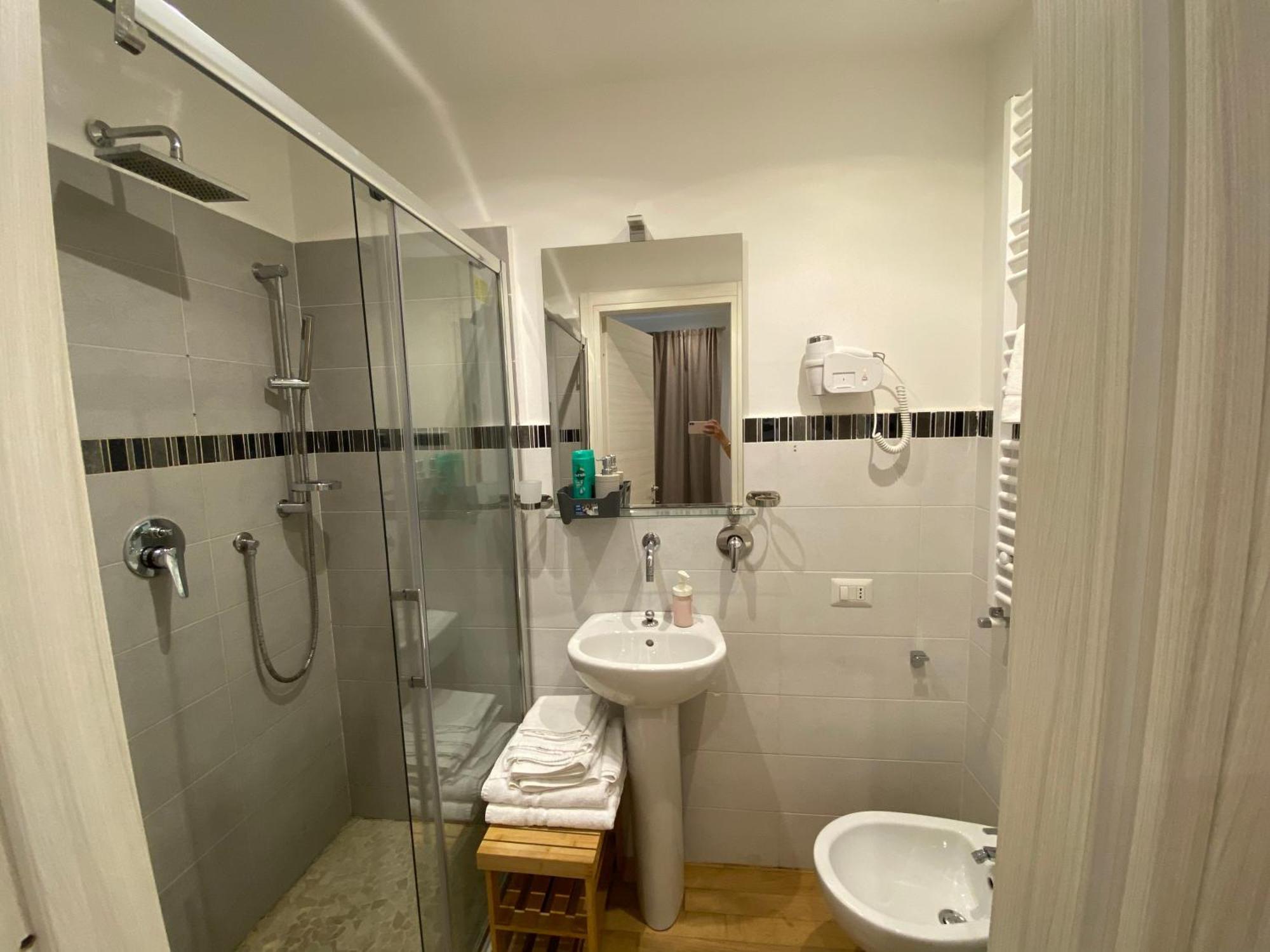 Domus Castroni Germanico Bed & Breakfast โรม ภายนอก รูปภาพ